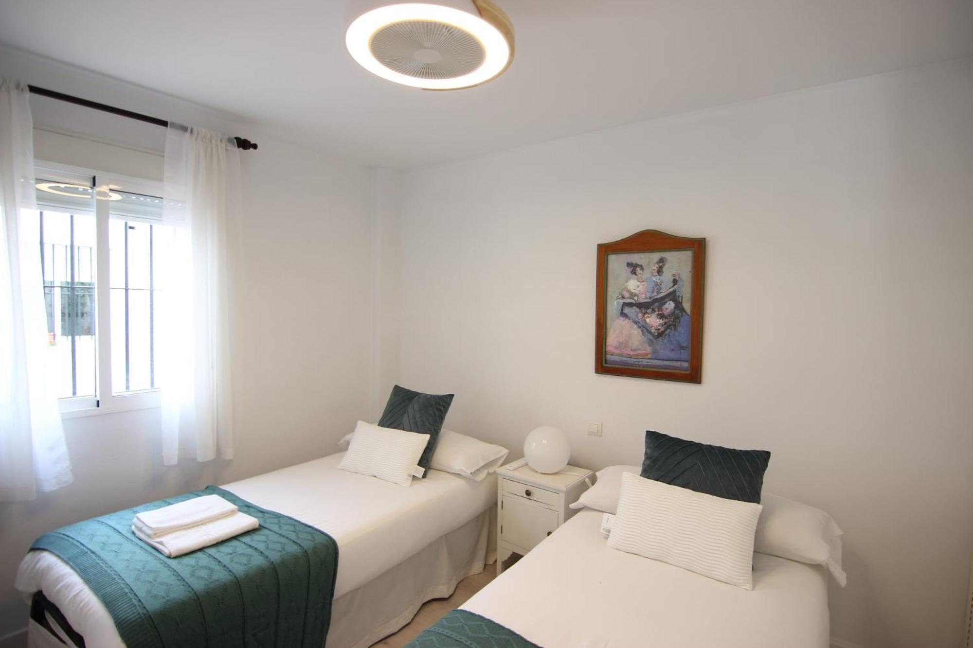 Rentalsevilla Espacioso Apartamento En La Alameda De Hercules Con Parking Extérieur photo